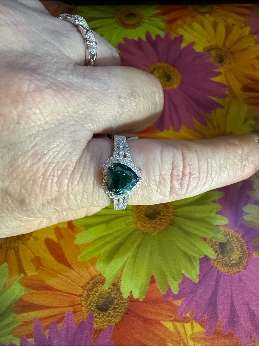 Over 2 ctw Heart-Shaped Emerald Green moissanite Halo Ring